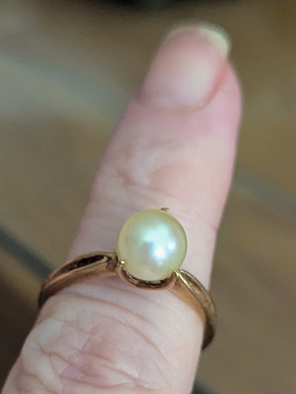 10 K Pearl Solitaire Ring in Cream with Gold Band